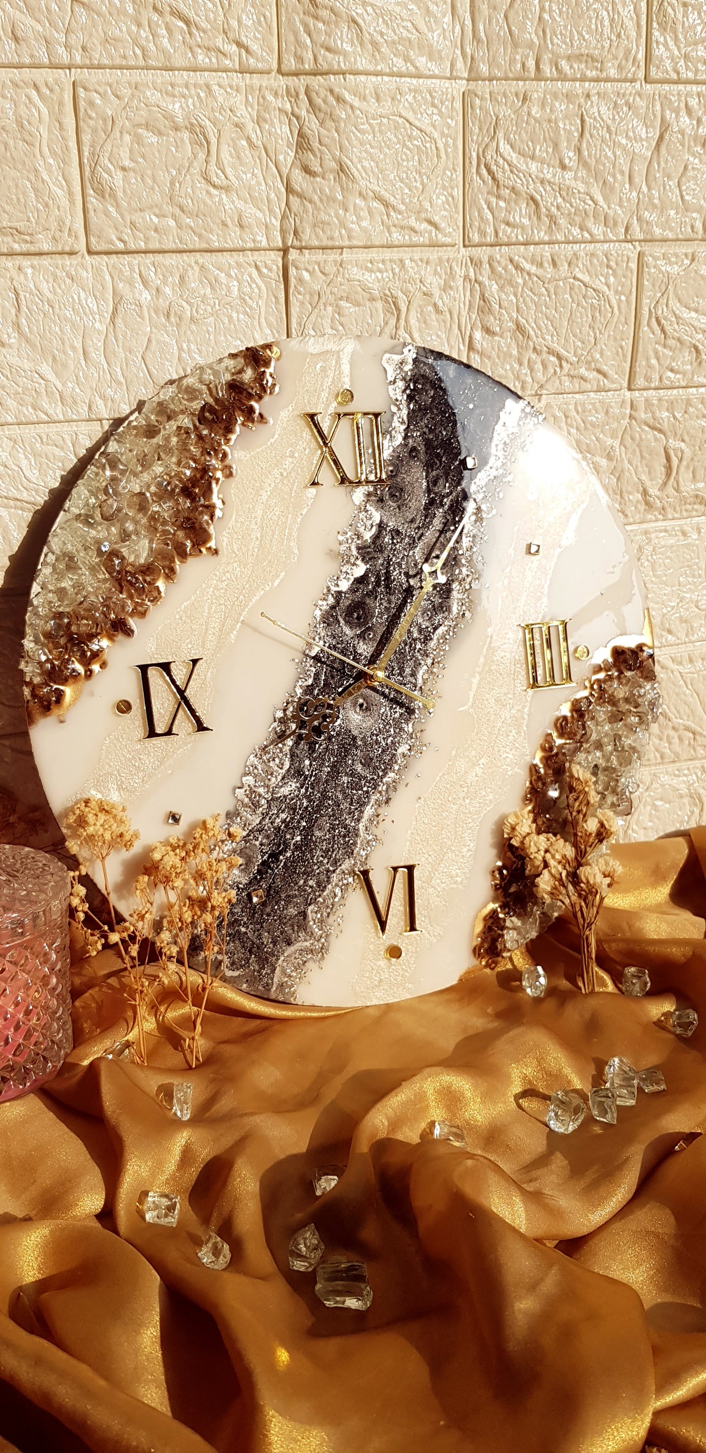 Divinity - The Wall Clock