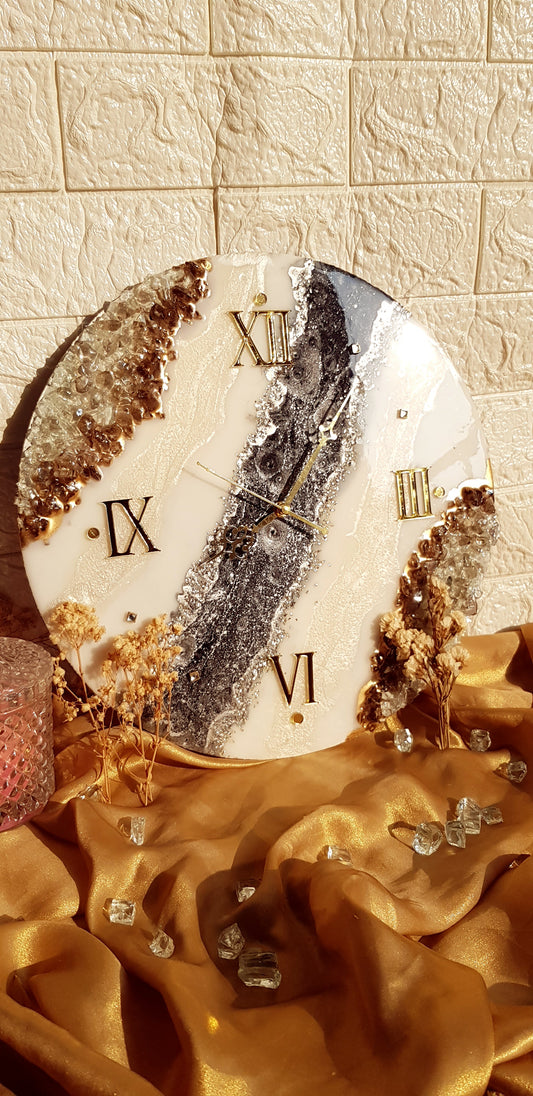 Divinity - The Wall Clock